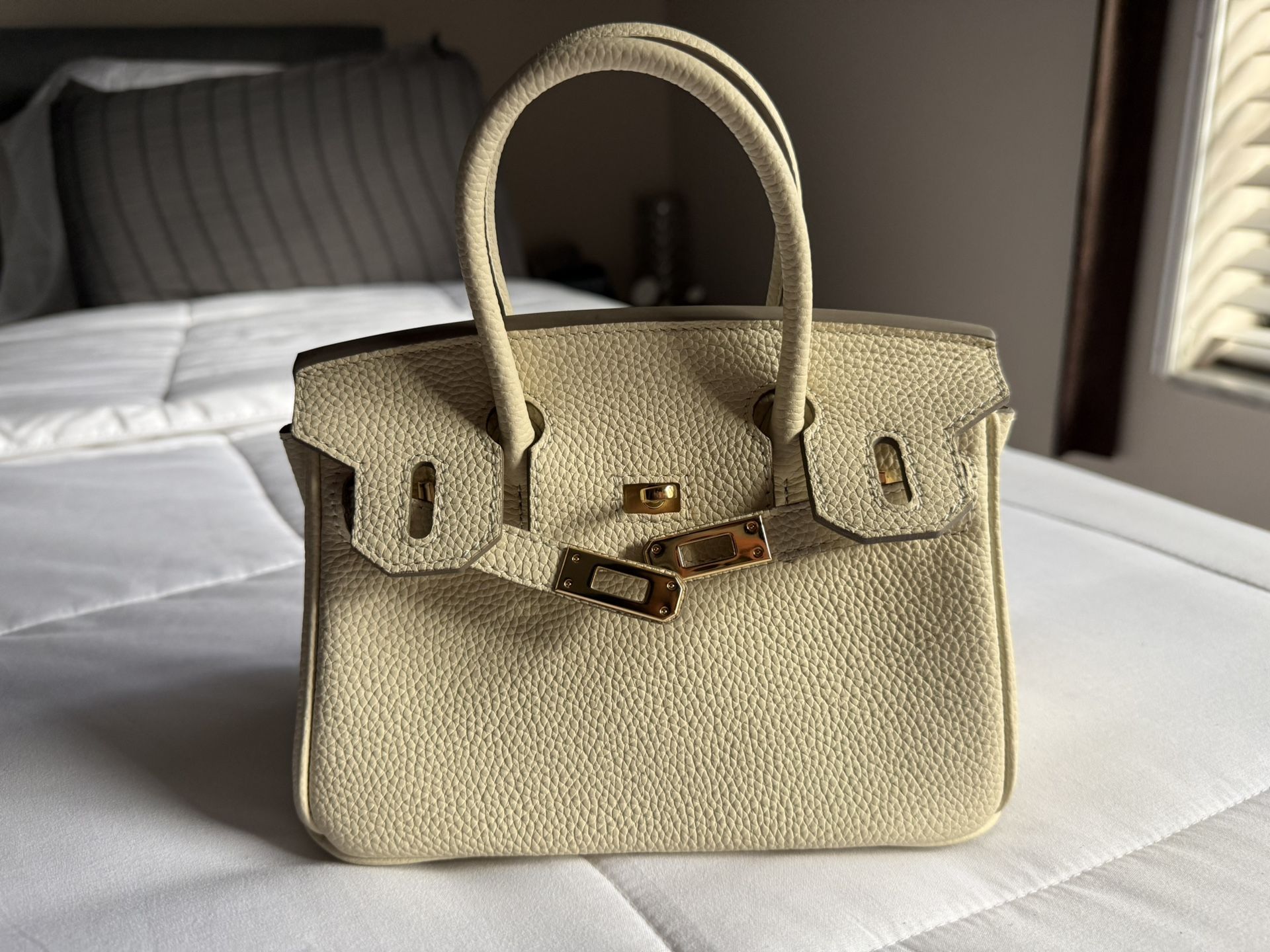 Cute Beige Bag Size 25