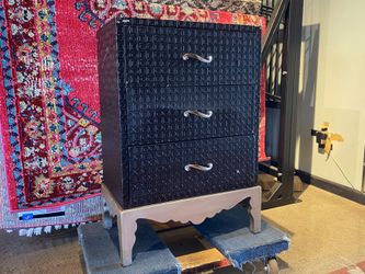 Squares & O’s Chic 3-Drawer Dresser