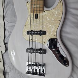 Used Sire Marcus Miller V7 5 Strings. $500