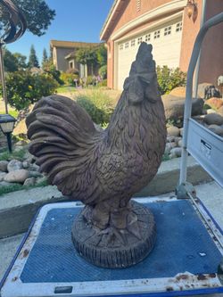 Cast stone rooster garden statue