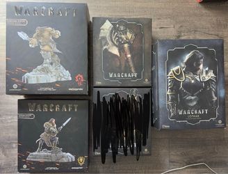 Warcraft Collectibles Lothar Statues, Weapon, Durotan Phone Dock