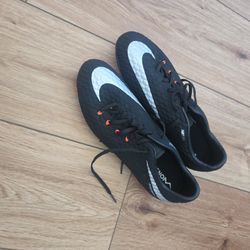 Men's Soccer Shoes Size 11 ( New) 