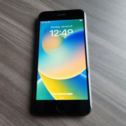 64 GB Unlocked iPhone 8 Excellent Condition 