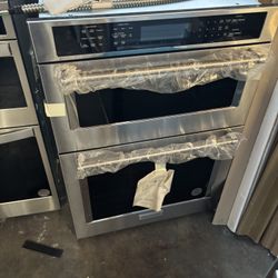 30 Inch Built-In Combination Microwave Wall Oven with 5.0 Cu. Ft. Oven Capacity, 1,600w Power Microwave, Air Fry Mode, CrispWave™ Technology, and Star