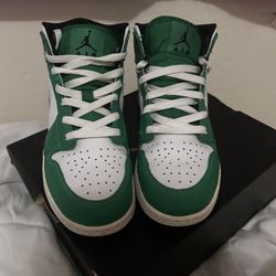 Jordan 1 Retro Green/White – Women’s size 5