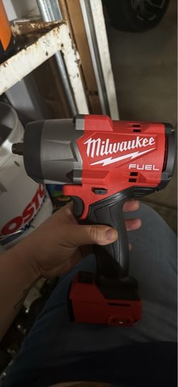 Milwaukee FUEL Cordless Impact Wrench torque 1600