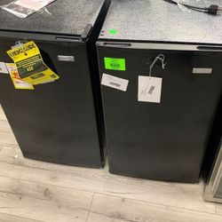 IGLOO MINI FRIDGE IO F