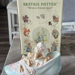 1992 Schmid Beatrix Potter Little Old Woman - Mouse Family in Shoe Musical W/Box