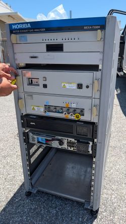 Horiba motor exhaust gas analyzer machine MEXA-7200H heavy duty rack system auto emissions testing smog equipment