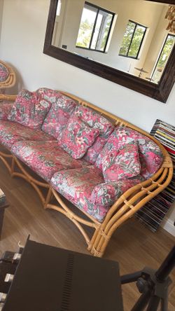 VINTAGE RATTAN HAWAIIAN COUCH