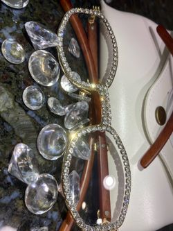 Millionaire Celebrity Glasses “Look Like Money” One (1) Unisex wooden frame with sparkling lab, diamond ice trim. Comes with a white protective case f