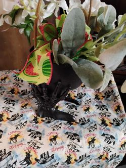 A tray that says thank thankful with butterflies