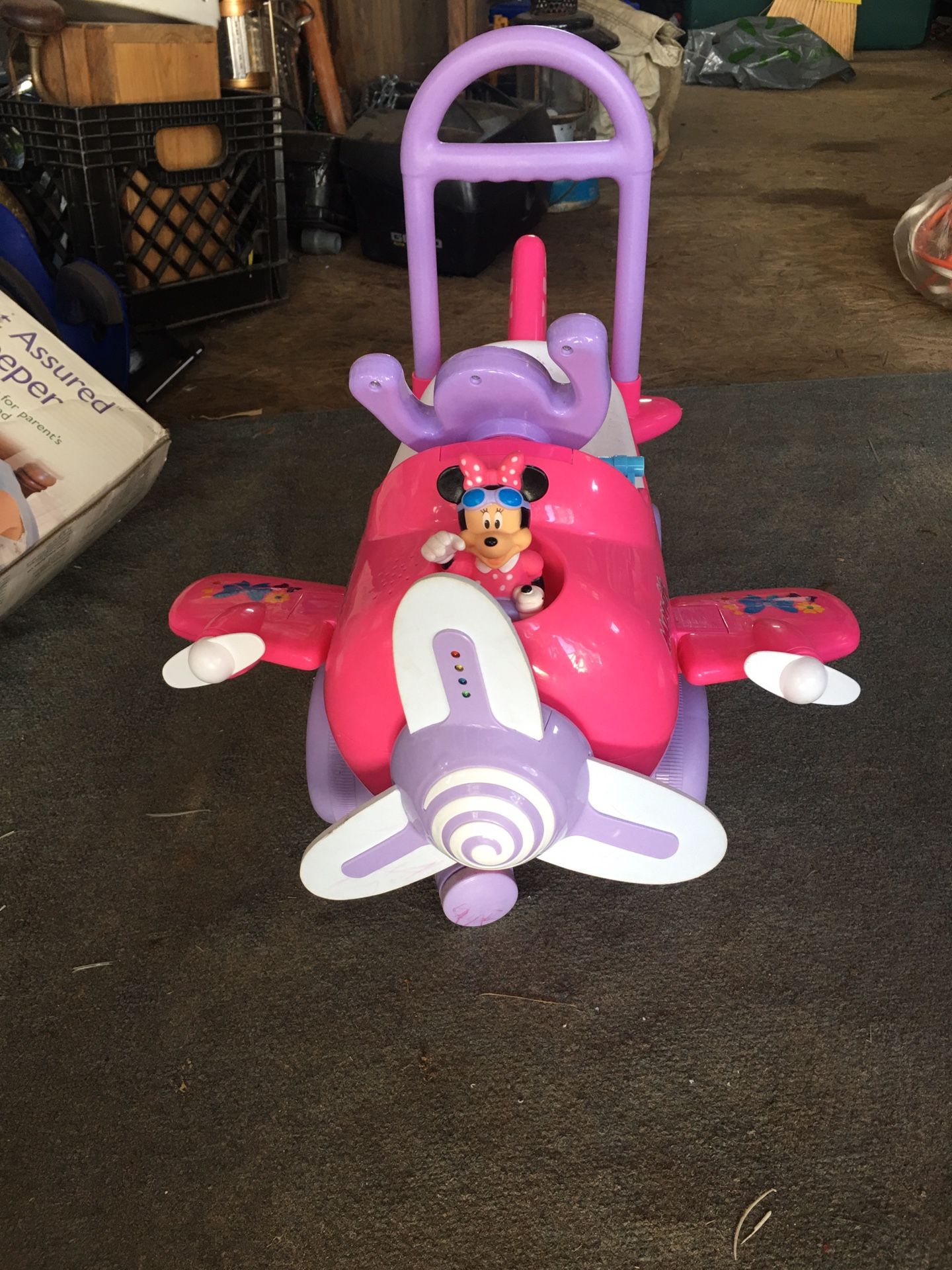 Minnie mouse airplane