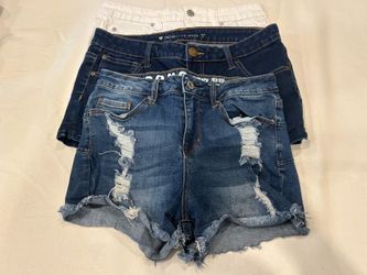 3 women’s short bundle size 7