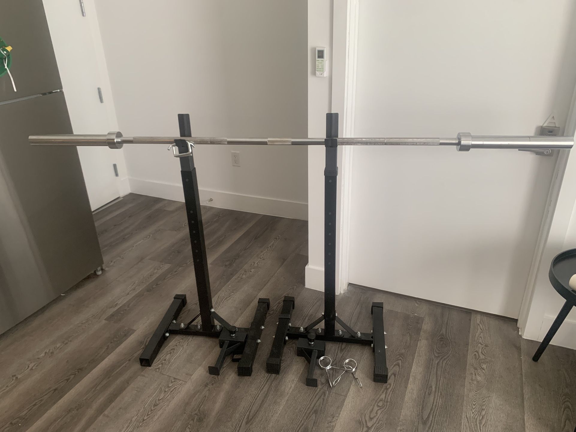 Adjustable squat rack, floor pads & bar - With Weight Clips