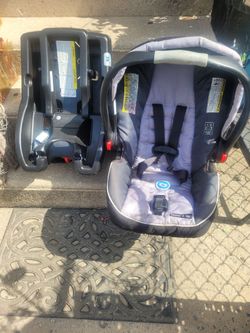 Chicco SnugRide 35 Infant Car Seat with Base
