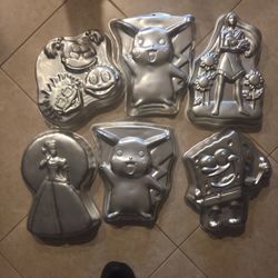 Pikachu Cake Tin Wilson Vintage Sponge Bob Disney Rugrats $10 Each Cinderella Pocahontas 