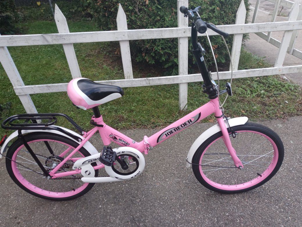 Im selling a girls JOEBEOER Folding bike in like brand new condition 20 inch ready to ride great birthday or Christmas gift.