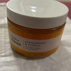 Bath And Body Works Sandalwood & Vanilla Body Scrub