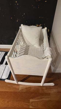 Doll crib/ Bassinet