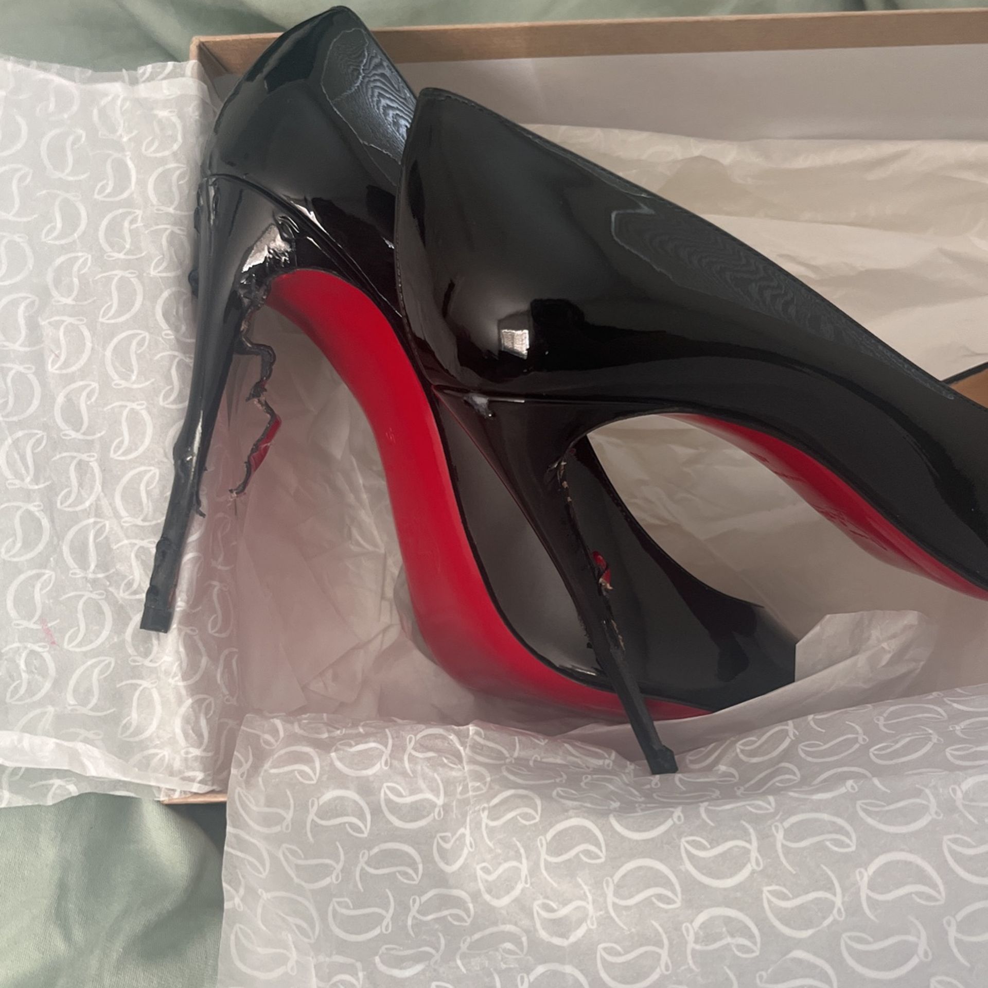 DAMAGED Kate Louboutins Size 40