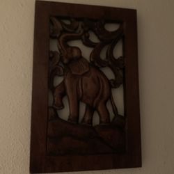  Would elephant carving