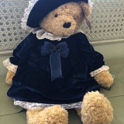 COLLECTIBLE BEAR  2002