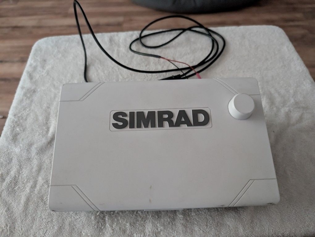 Simrad Cruise 7 Multi Function Display Fish Finder GPS And Mount