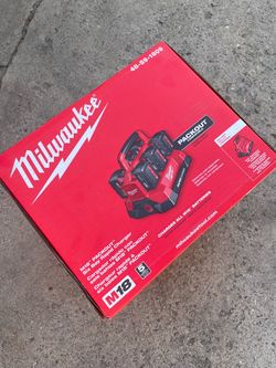Milwaukee M18 18V Lithium-Ion Pack Out PACKOUT 6-Port Rapid Charger  $189 New