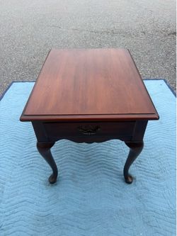 Beautiful 'Thomasville Furniture Co.' Solid Wood End Table