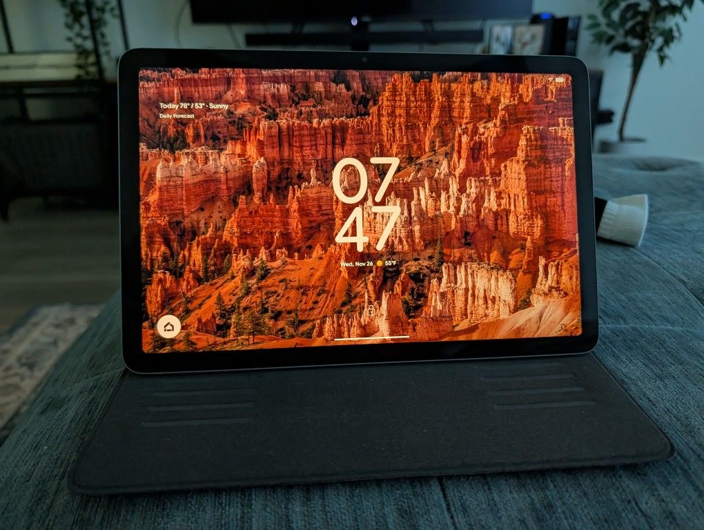 Pixel Tablet With Case, Keyboard, Mouse, And Stand