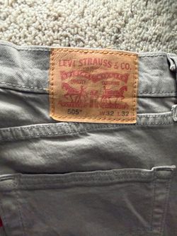 Beige Levi’s 505s 32x32