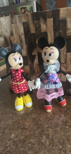 2 Disney Minnie Mouse