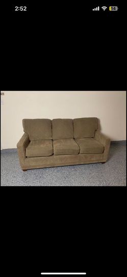 Free Delivery Lay-Z Boy Couch