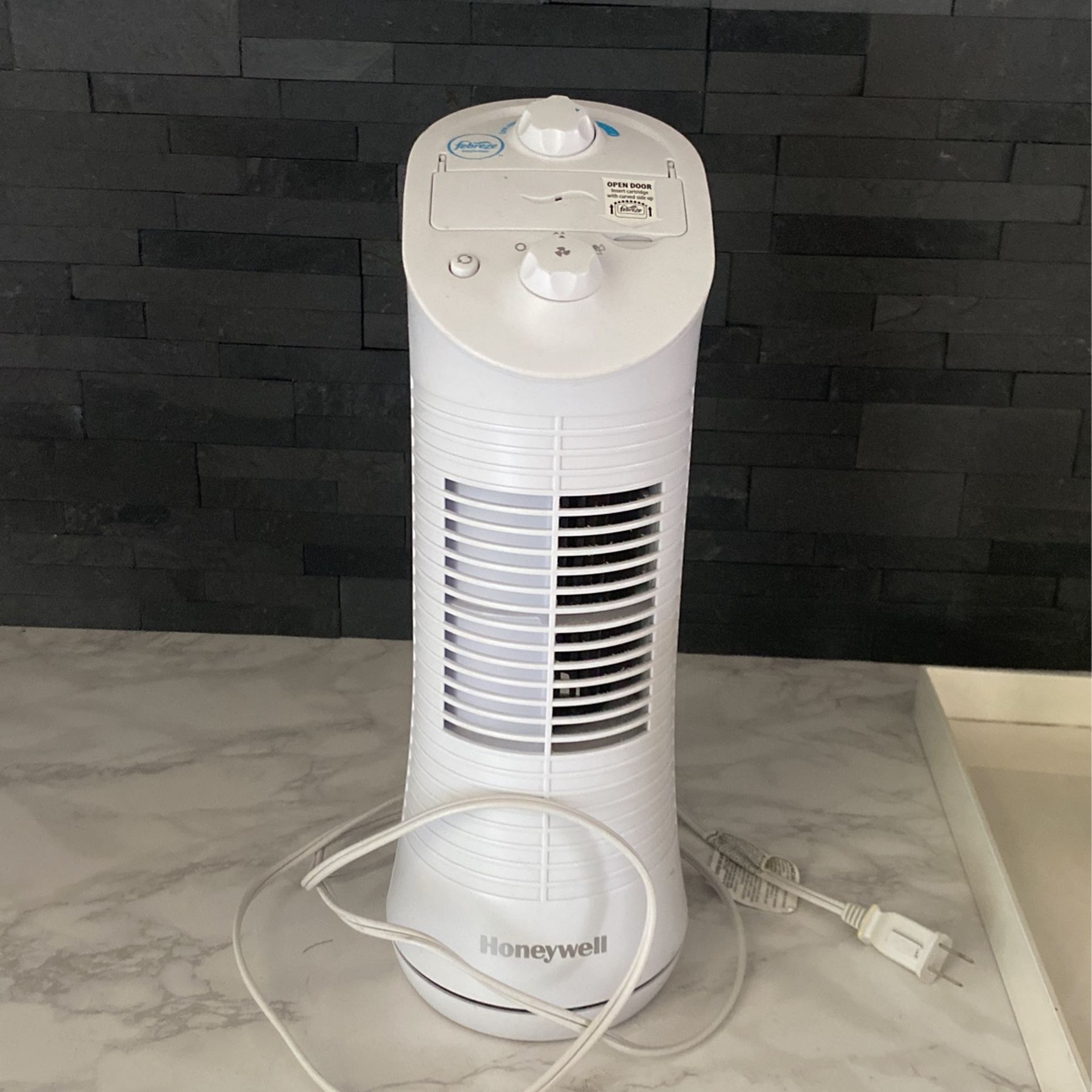 Honeywell Small Tower Febreze Freshness Air Purifier