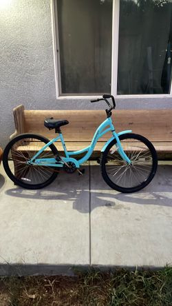 Girls beach cruiser.