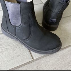 Ugg Boots For Boys Size 4 $8