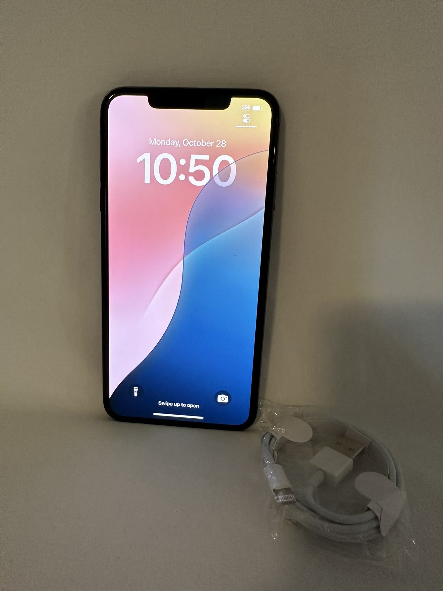 Apple iPhone XR 64 GB W/ Face ID Unlocked EXCELLENT CONDITION