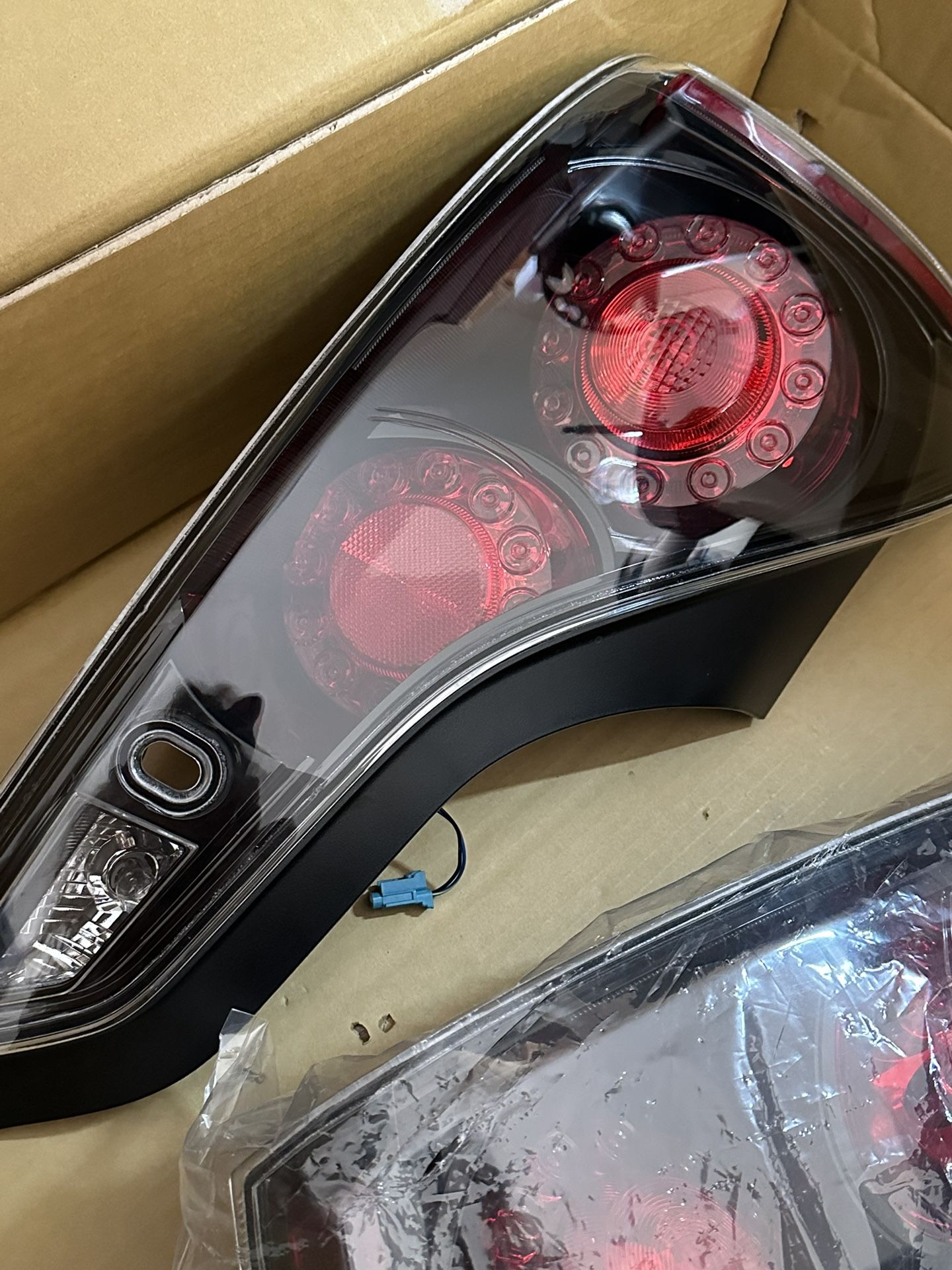 Left And Right Black Taillights 2012 Infiniti G37