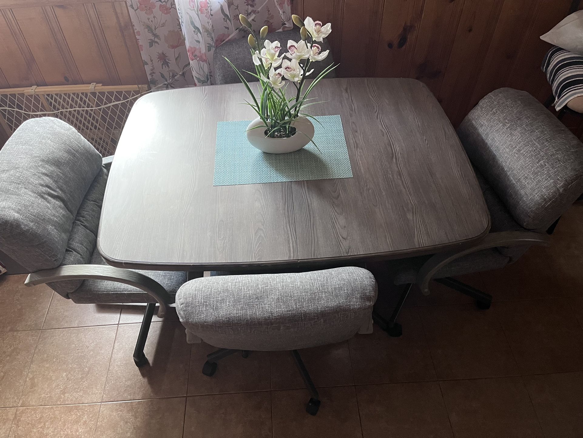 Dinning Table: Grey 