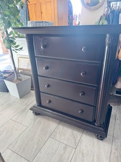 Dresser 42Hx39Wx20D