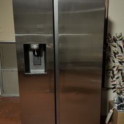 Samsung Fridge RS27T5200SR Like New