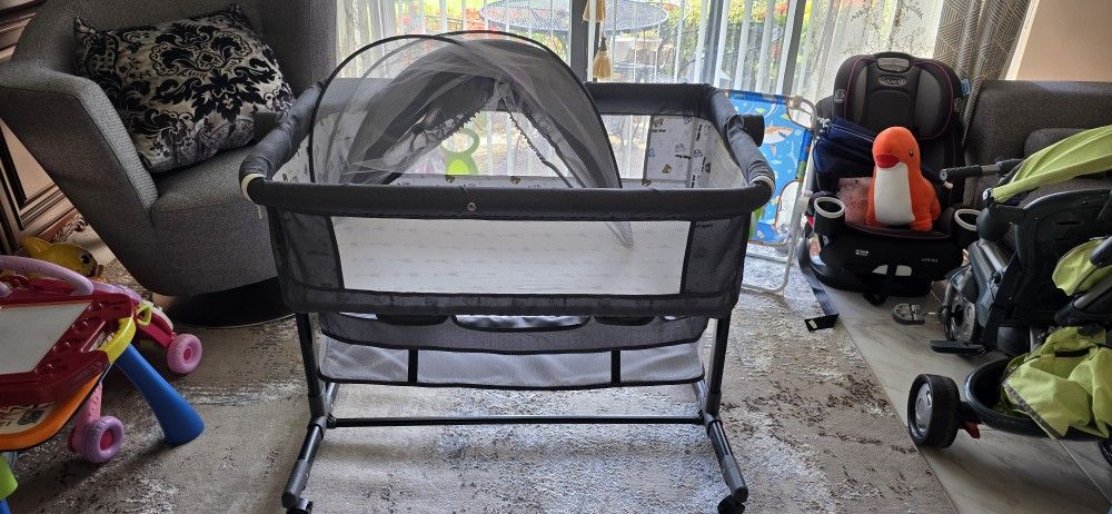 NEW Baby Bassinet