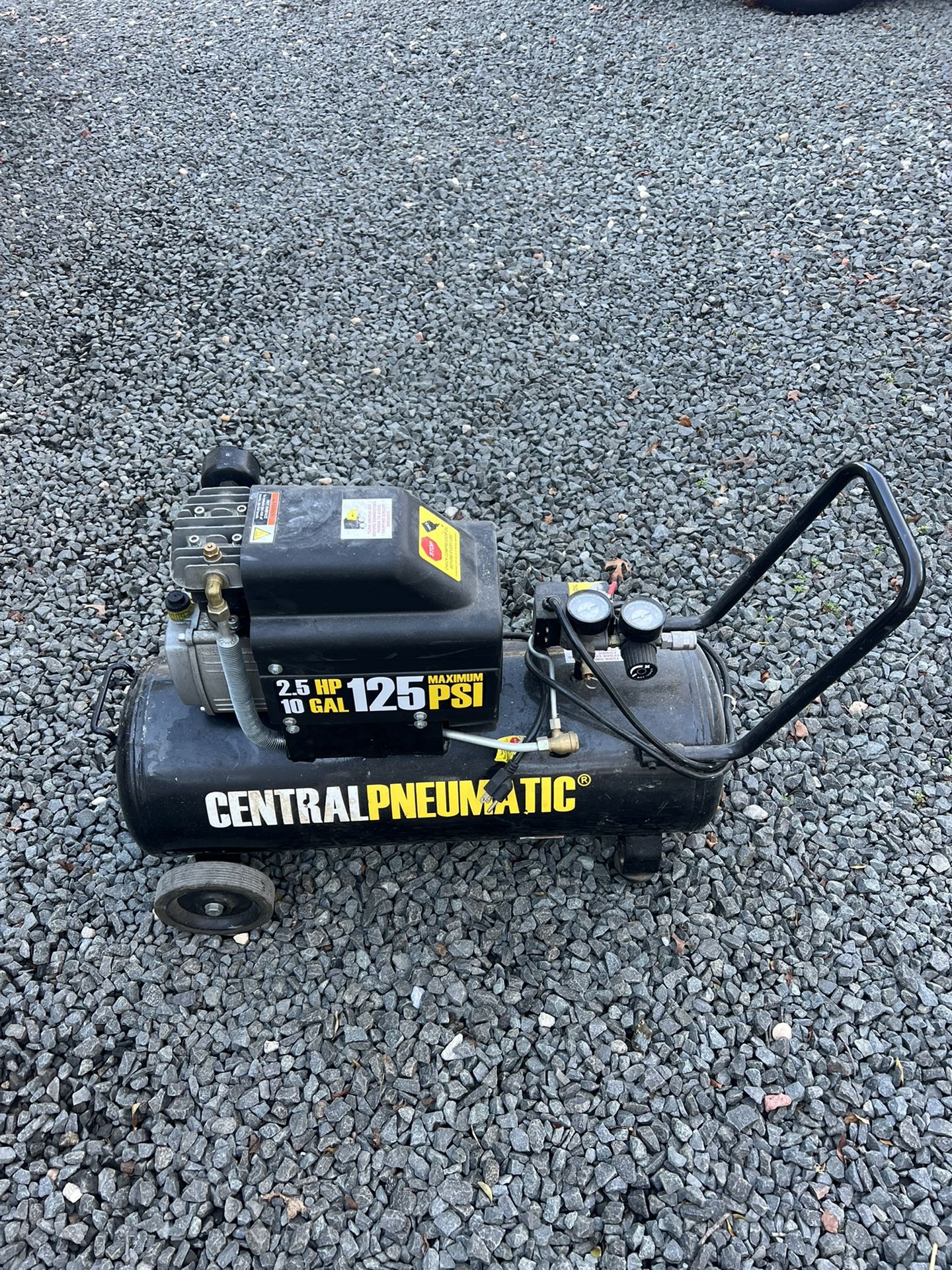 Air compressor general put pneumatic 10 gallons under 25 psi