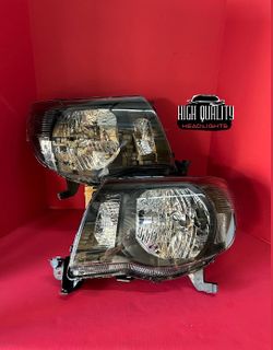 Toyota Tacoma 2005-2011 headlights