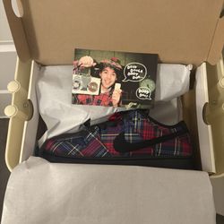 NARDWUAR DUNK LOW SIZE 9