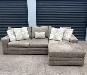 Tan L Shaped Sectional w/Chaise (See Description) Must Pickup