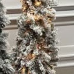 6 Ft Flocked Xmas Tree W/ Lights