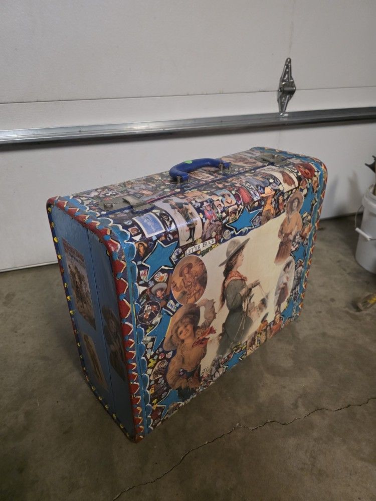 Mendel Cincinnati Antique Around 1920's Suits Case