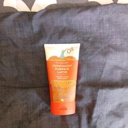 Foaming body scrub--Marshmalllow pumpkin latte